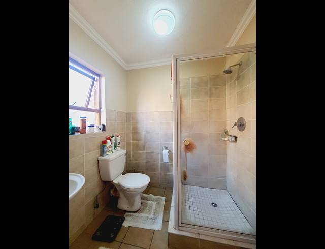 BEDROOM APARTMENT RENTED IN HALFWAY GARDENS
